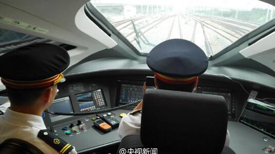 世界首次！中國動車以420公里時速交會成功