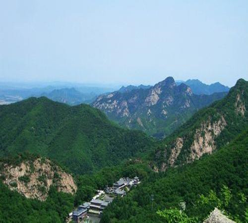 濕熱天氣當(dāng)防中暑，野外徒步防控風(fēng)險(xiǎn)
