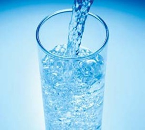 夏季飲水謹(jǐn)防水中毒 養(yǎng)成定時(shí)喝水的習(xí)慣