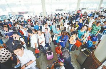 聊城汽車總站28日迎五一客流高峰 可掃碼購(gòu)票乘車