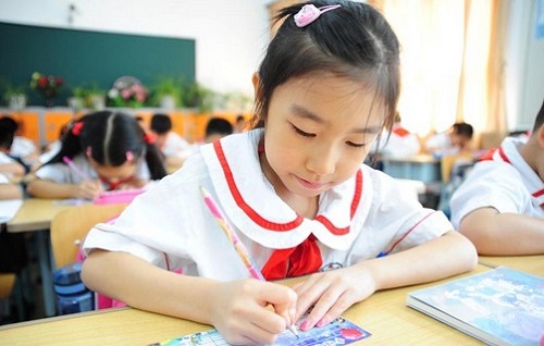 山東今年起小學(xué)一年級(jí)班額不超45人 初高中一年級(jí)不超50人