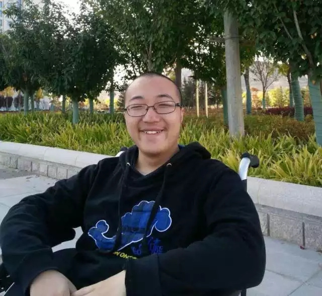 高分殘疾考生請求帶母上學(xué) 清華校長深夜打電話關(guān)心
