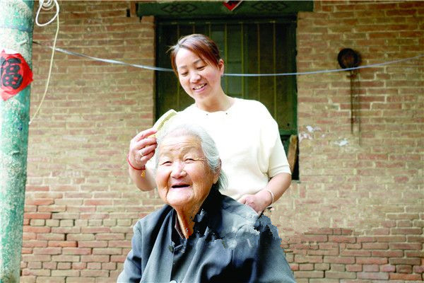 水城綻放“最美雪蓮”——記“全國最美家庭”詹春芳家庭