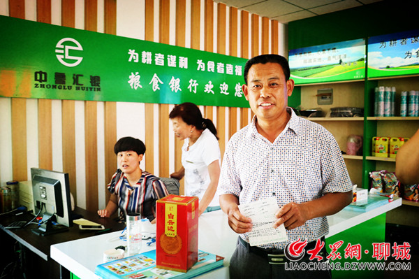 聊城：農(nóng)民麥?zhǔn)詹环赋?，糧食也能存“銀行”