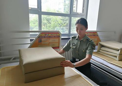【網(wǎng)絡(luò)媒體國防行】探秘三軍儀仗隊女兵生活日常