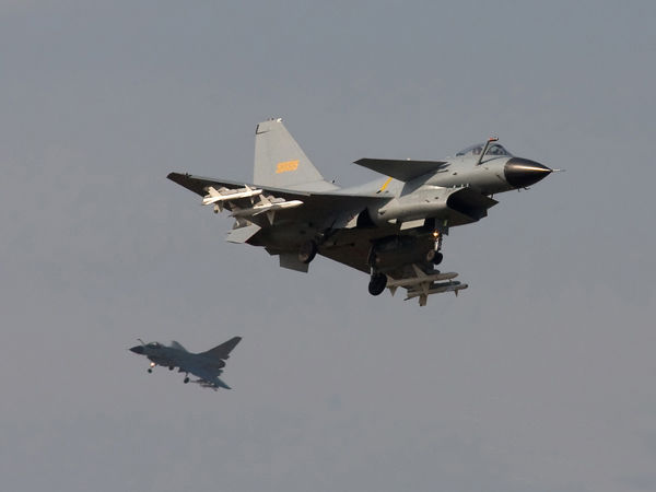 美偵察機闖入中國防空識別區(qū)反稱攔截“不專業(yè)”