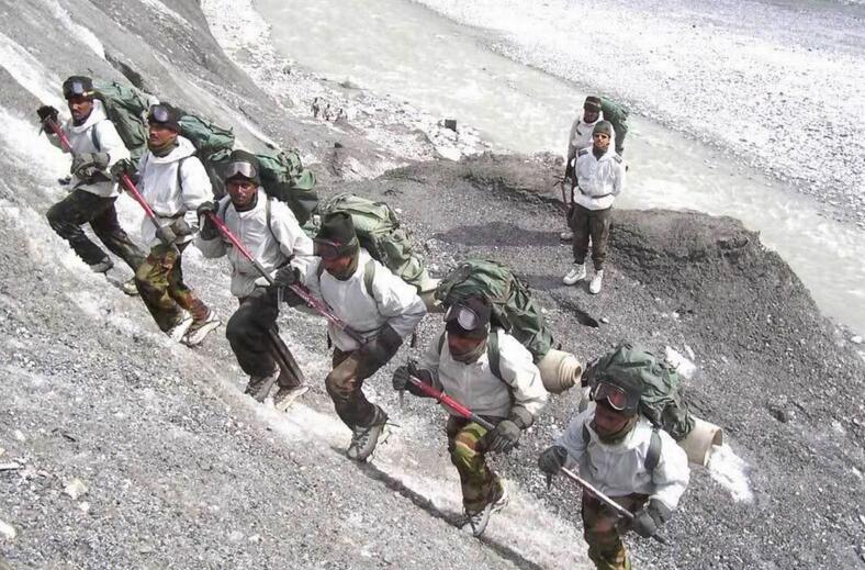 印度陳兵18萬難補基建弱勢 被山脈隔成散兵游勇