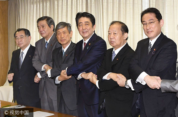 新閣僚剛上任就“丟人” 安倍改組內(nèi)閣“白忙活”了？