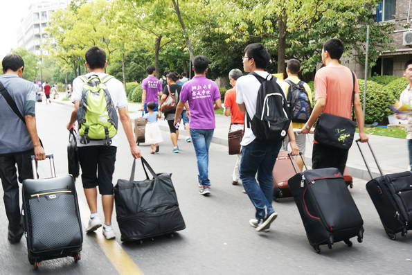 大學(xué)生新消費(fèi)呼喚家庭新教育