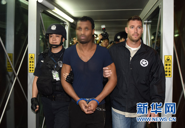 中國警方向美國遣返一名嚴重暴力犯罪紅通逃犯