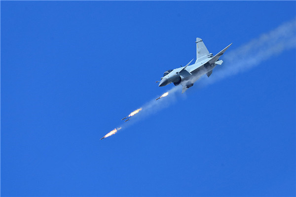 我空軍新型戰(zhàn)機亮出各種"殺手锏"!