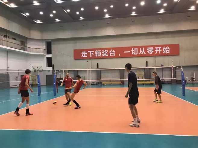 郎平回國就給朱婷特訓 師徒兩人開心互動