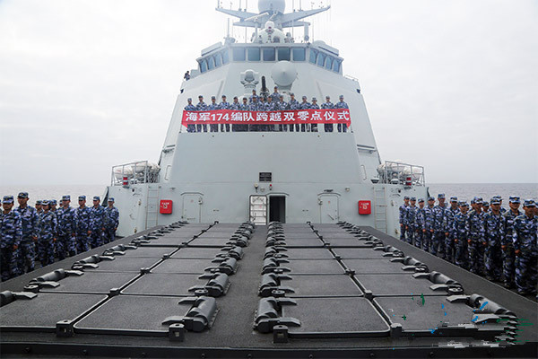 中國海軍１７４艦艇編隊舉行跨越“雙零點”儀式