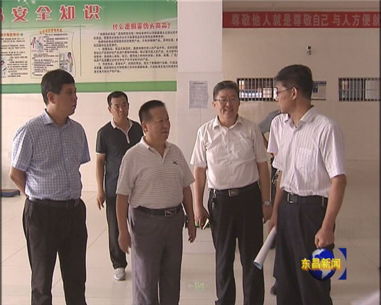 省教育廳領(lǐng)導(dǎo)檢查我區(qū)義務(wù)教育均衡縣創(chuàng)建工作