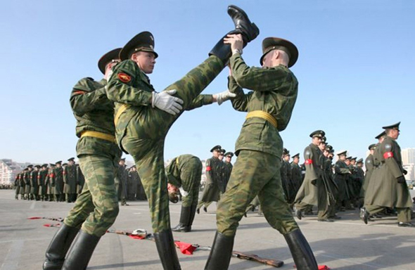 俄羅斯一士兵訓(xùn)練時(shí)向戰(zhàn)友開槍致3死2傷，行兇后逃逸
