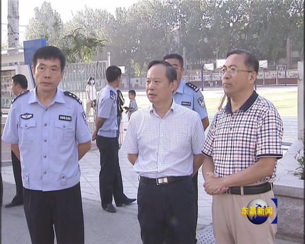 劉培國就柳園南路交通問題進行現(xiàn)場辦公
