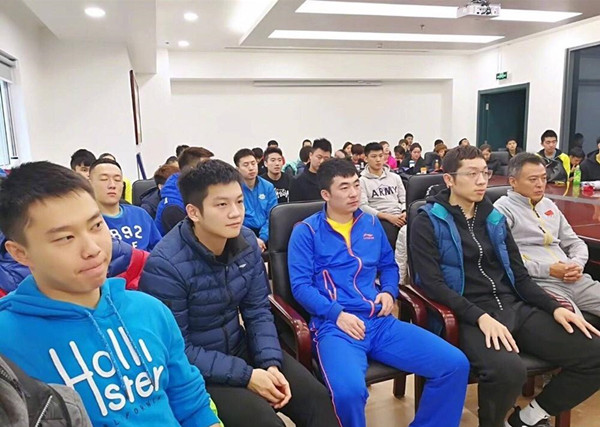 劉國梁接班人率國乒集體亮相 退休后被返聘繼續(xù)執(zhí)教