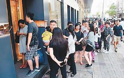 香港：內(nèi)地游客“黃金周”涌港 香港旅游人財(cái)兩旺大幅回暖