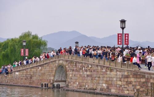 超級(jí)黃金周盤點(diǎn)：7.05億人次出游 花了5836億元