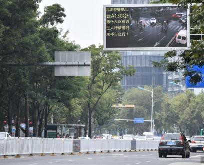 斑馬線亂象拷問汽車社會文明 人和車如何講“禮”？
