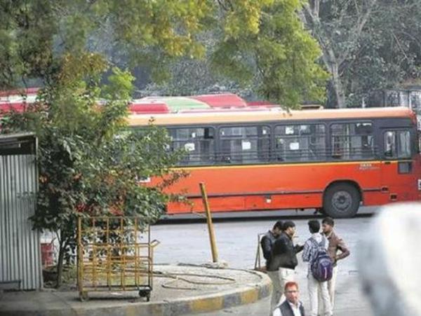 印度大學生公交車上遭割喉 乘客冷漠無人過問