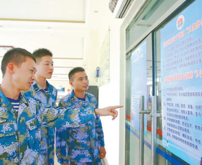 最嚴禁酒令 軍營咋執(zhí)行 中央軍委《關于嚴禁違規(guī)宴請喝酒問題的規(guī)定》實施月余——