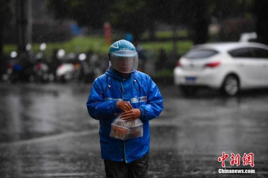 新經(jīng)濟(jì)改變了年輕人生活：“共享單車出行”無(wú)法回避