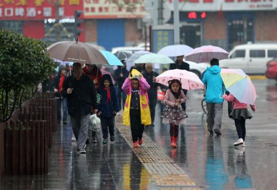 中東部地區(qū)將有雨雪天氣 局地降溫達(dá)10℃以上