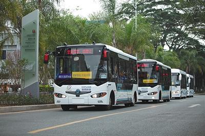 12月2日，深圳福田保稅區(qū)，自動(dòng)駕駛公交車投入試驗(yàn)運(yùn)行。