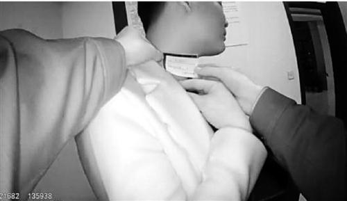 男子賭博輸光后怕老婆責(zé)怪 謊報“被八男搶劫一小時”