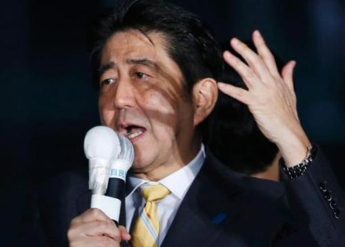 安倍欲在憲法中寫明自衛(wèi)隊(duì) 遭日本在野黨批判