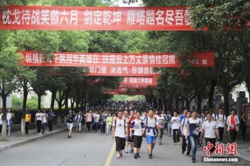 上大學(xué)、當(dāng)新兵、獲大獎 首批00后：我們已經(jīng)長大了