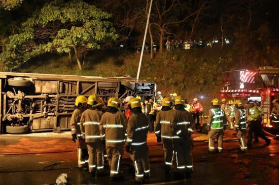 香港大埔巴士側(cè)翻事故司機被捕 死傷者主要傷及頭部