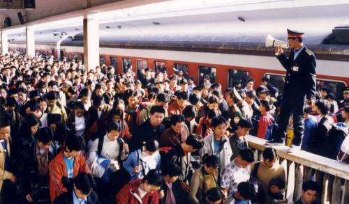 回望春運(yùn)40年：歸家路上的“變”與“不變”