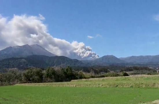 日本新燃岳火山噴發(fā) 鄰近機場逾70趟班航班取消