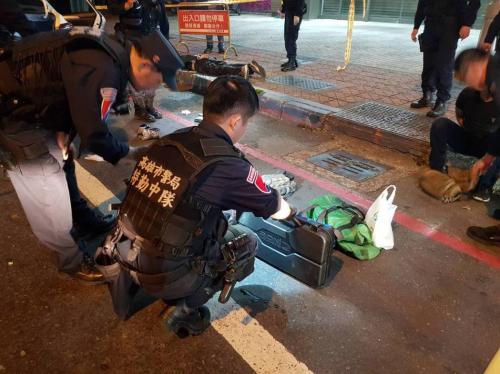 高雄街頭凌晨槍戰(zhàn)警方擊斃1人 截獲6槍307發(fā)子彈