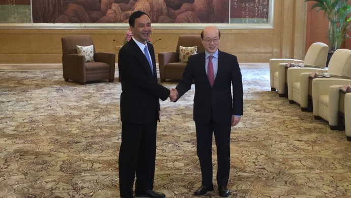 國(guó)臺(tái)辦主任劉結(jié)一在上海會(huì)見(jiàn)新北市市長(zhǎng)朱立倫