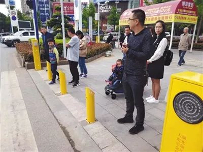 闖紅燈就被噴水霧 這款神器能治好中國式過馬路嗎？