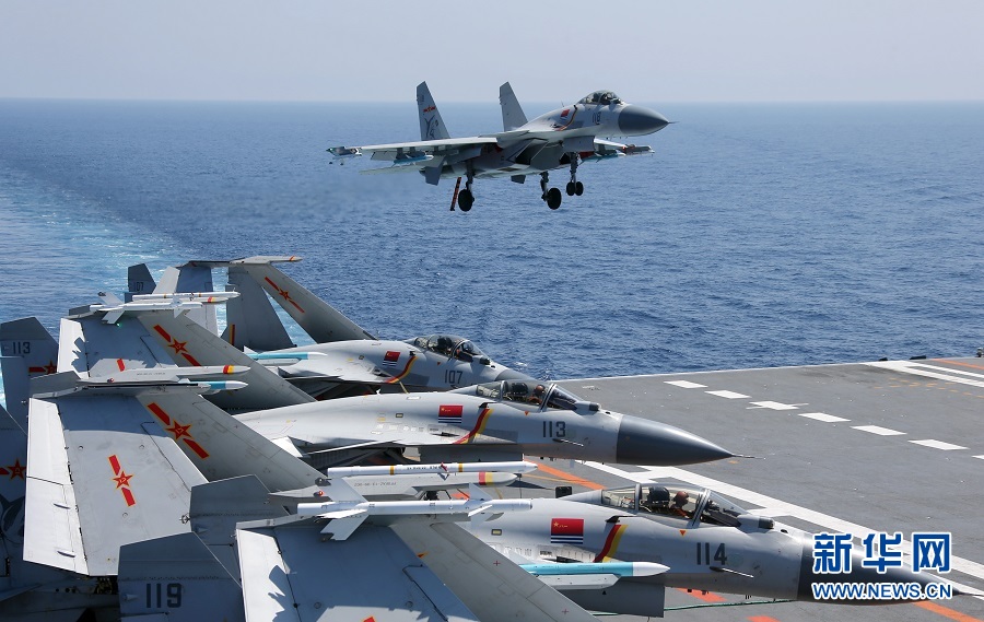 震撼！遼寧艦在南海繼續(xù)實(shí)戰(zhàn)演練 殲15布滿甲板