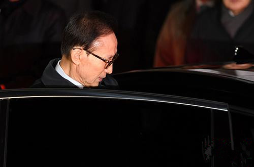 韓國(guó)檢方第三次“上門調(diào)查”李明博 再次遭拒