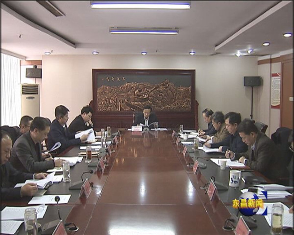 區(qū)委理論學(xué)習(xí)中心組開(kāi)展集體學(xué)習(xí)研討
