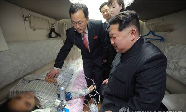 朝鮮派專列送中國(guó)遇難者遺體和傷員回國(guó) 金正恩送行