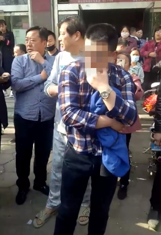 謠傳勿信！網(wǎng)傳莘縣實(shí)驗(yàn)小學(xué)門口“偷孩子事件” 不實(shí)