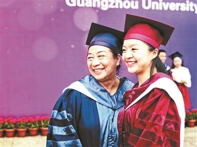 母女同天畢業(yè)分獲碩博學位 將回澳大利亞開中醫(yī)館