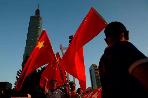 禁掛五星紅旗？臺(tái)官方這把“獨(dú)火”眼看要燒向自己