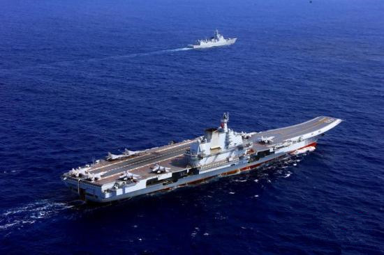 中國兩大航母首次在大連造船廠內(nèi)“雙艦合璧”（圖）