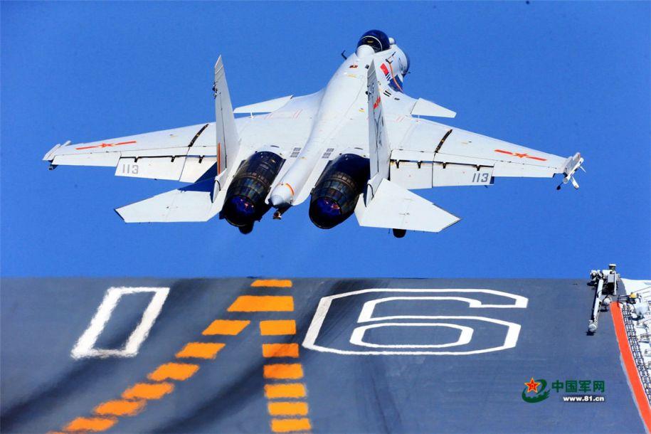 港媒稱中國海軍穩(wěn)步提升戰(zhàn)力：殲-15已彈射起飛上萬次