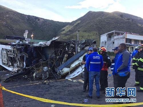 哥倫比亞長(zhǎng)途巴士在厄瓜多爾發(fā)生車禍致40余人傷亡