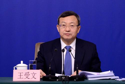 應(yīng)美方邀請，商務(wù)部副部長王受文將率團赴美舉行中美經(jīng)貿(mào)問題副部級磋商