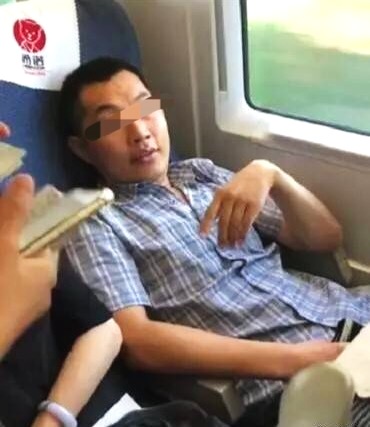 從“博士”到“人渣”：山東“座霸”男子被深扒黑歷史的48小時(shí)